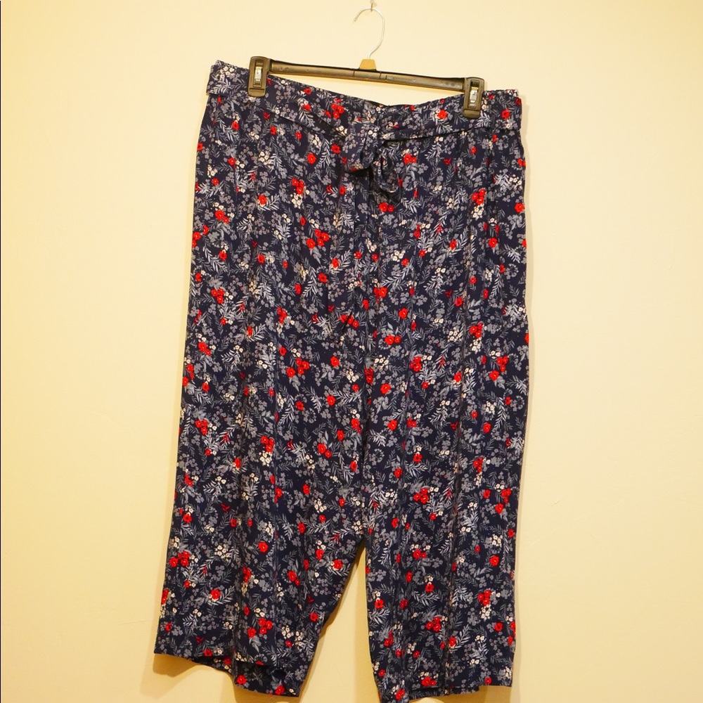 Floral flowing crop pants